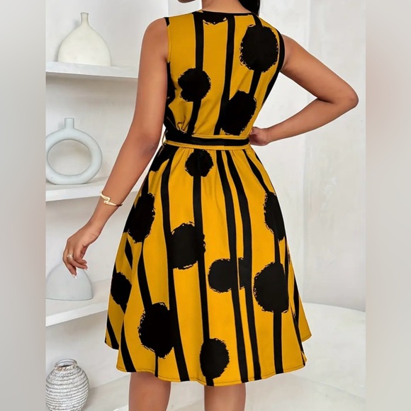 Yellow & Black Sleeveless Belted Fit & Flare Dress - Picture 2 of 2